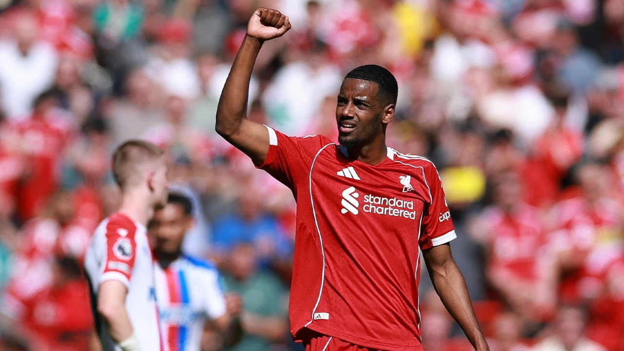 Jamie Carragher openly questions Alexander Isak’s long-term future at the Anfield stadium